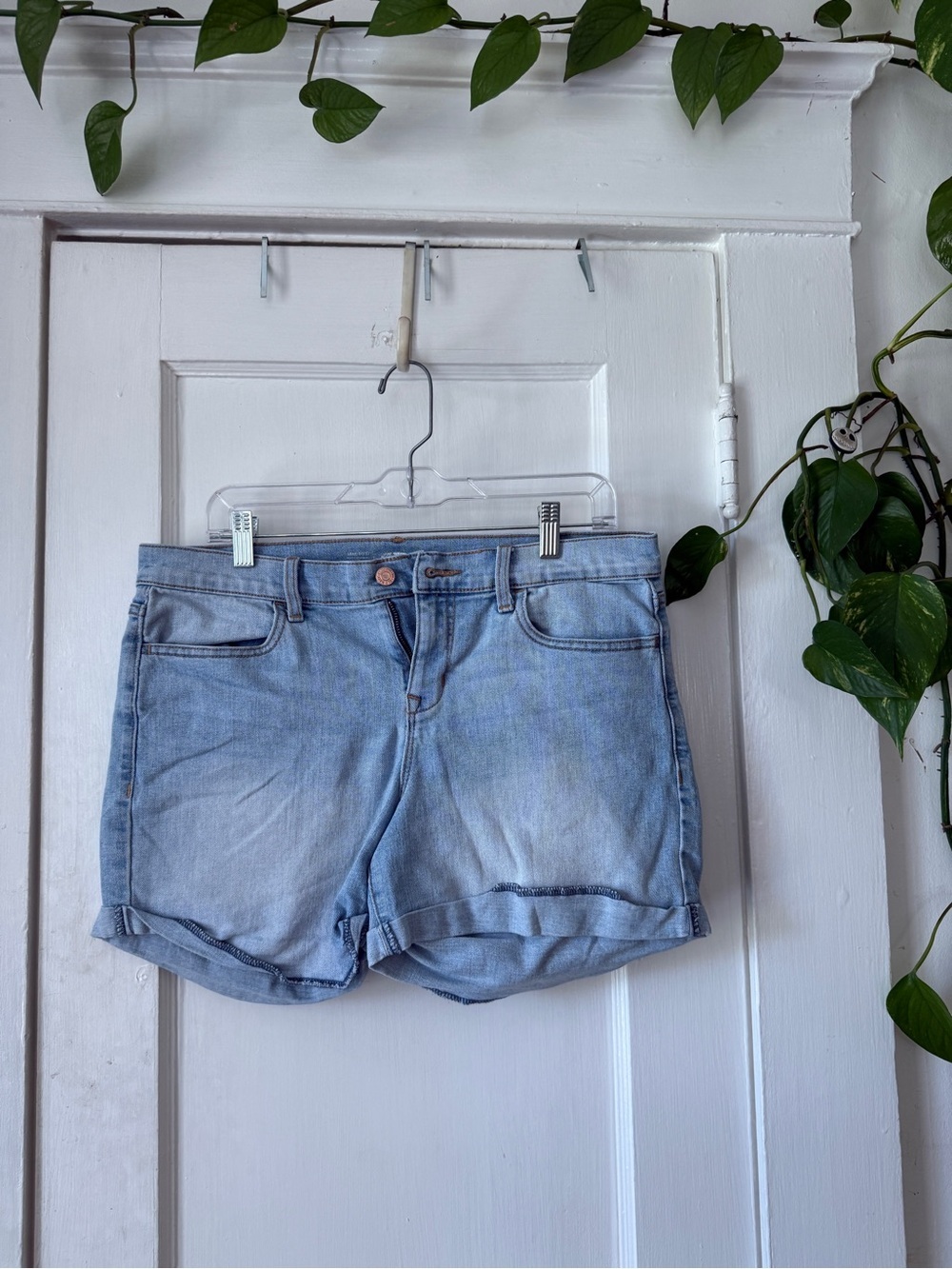 Old Navy Light Wash Denim Rolled-Hem Shorts semi fitted size 10